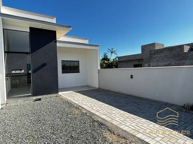 #0105 - Casa para Venda em Balneário Barra do Sul - SC