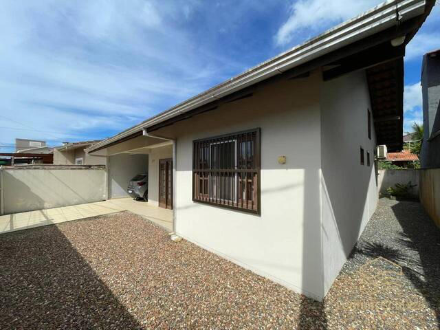 Casa para Venda em Balneário Barra do Sul - 2